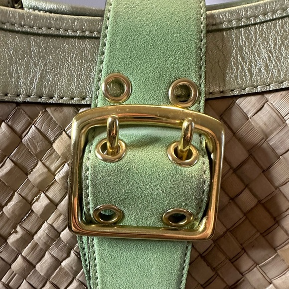 💚✨Pristine condition Coach woven tote with green metallic and suede detail - Picture 7 of 9